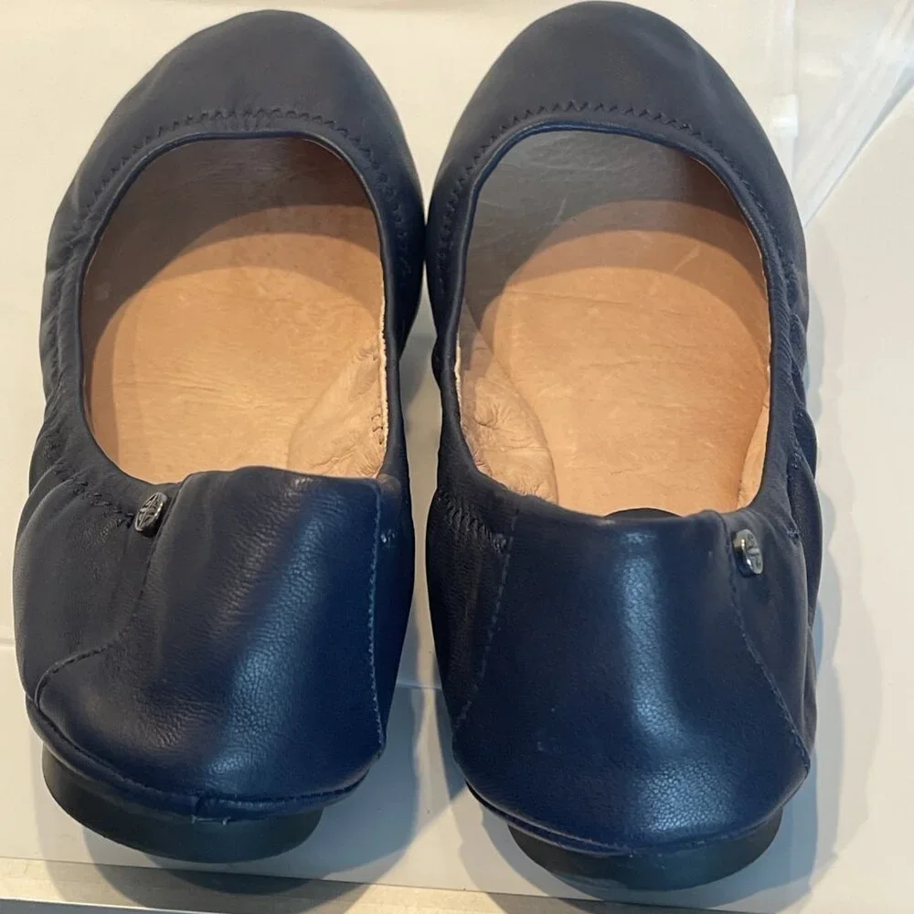 Antonio Melani Navy Blue Ballet Flats Women's Size 7.5‎ Leather Slip-ons Soft